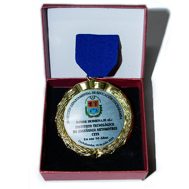 50 años emitida por la dirección departamenta de educación